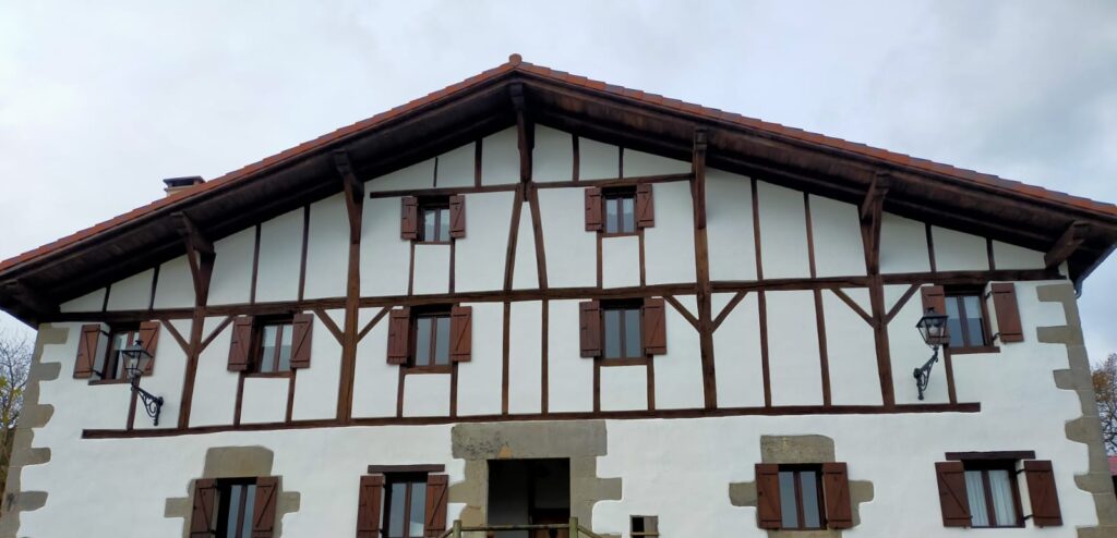 Fachada de la casa rural Saskárate